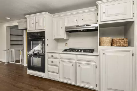 Kitchen - 4254 E Ridgeview Dr, Springfield, MO 65809 photo 3 of 8