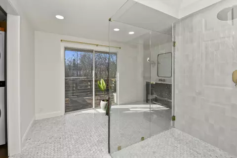 Bath - 4254 E Ridgeview Dr, Springfield, MO 65809 photo 1 of 10