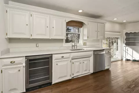 Kitchen - 4254 E Ridgeview Dr, Springfield, MO 65809 photo 2 of 8