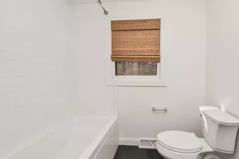 Bath - 4254 E Ridgeview Dr, Springfield, MO 65809 photo 8 of 10