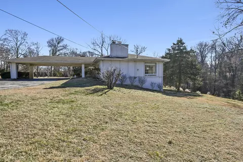 Exterior - 4254 E Ridgeview Dr, Springfield, MO 65809 photo 4 of 13