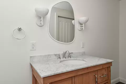 Bath - 4254 E Ridgeview Dr, Springfield, MO 65809 photo 7 of 10
