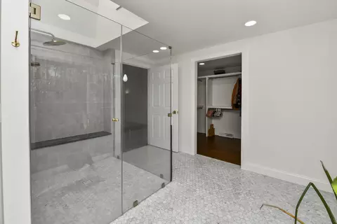 Bath - 4254 E Ridgeview Dr, Springfield, MO 65809 photo 4 of 10
