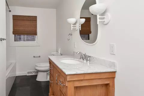 Bath - 4254 E Ridgeview Dr, Springfield, MO 65809 photo 6 of 10