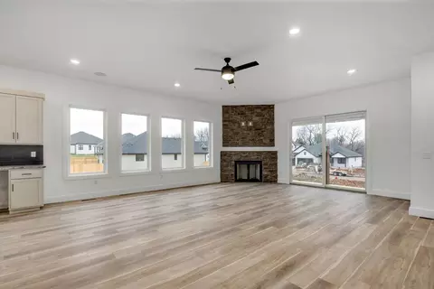 Living - 2929 W Marty St, Springfield, MO 65810 photo 1 of 1