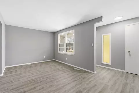 Living - 3301 South Ave, Springfield, MO 65807 photo 1 of 6