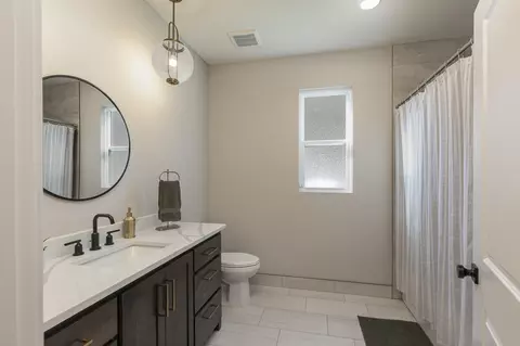 Bath - 4584 E Hidden Oak St, Springfield, MO 65802 photo 5 of 6