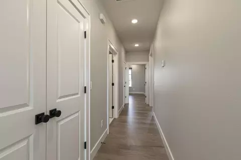 Entry Way - 4584 E Hidden Oak St, Springfield, MO 65802 photo 4 of 4