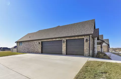Exterior - 4584 E Hidden Oak St, Springfield, MO 65802 photo 9 of 10