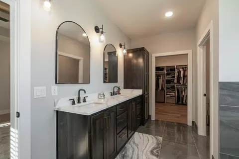 Bath - 4584 E Hidden Oak St, Springfield, MO 65802 photo 1 of 6