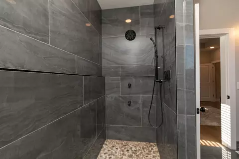 Bath - 4584 E Hidden Oak St, Springfield, MO 65802 photo 4 of 6