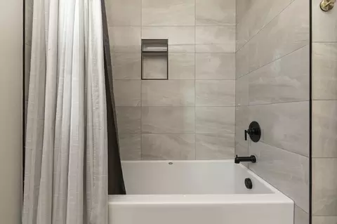 Bath - 4584 E Hidden Oak St, Springfield, MO 65802 photo 6 of 6