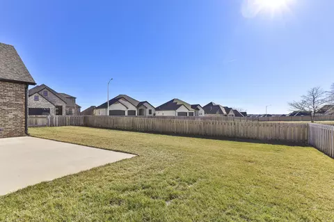 Exterior - 4584 E Hidden Oak St, Springfield, MO 65802 photo 6 of 10