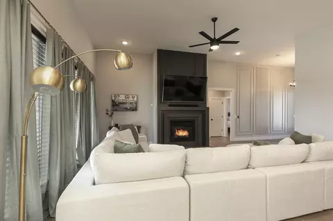 Living - 4584 E Hidden Oak St, Springfield, MO 65802 photo 4 of 4