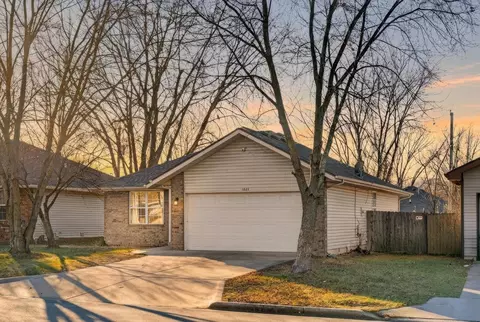 1623 N Engel Ave, Springfield, MO 65803