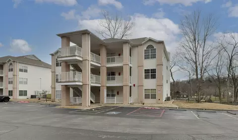 Exterior - 77 Anglers Pointe Dr #3, Branson, MO 65616 photo 1 of 10