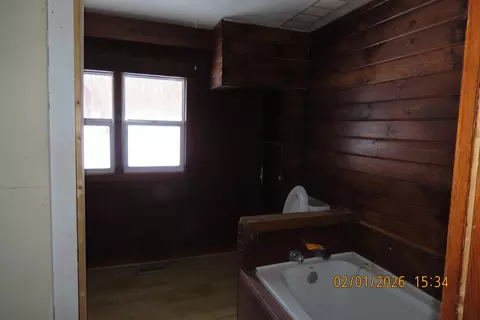 Bath - 251 Durington Rd, Buffalo, MO 65622 photo 4 of 5