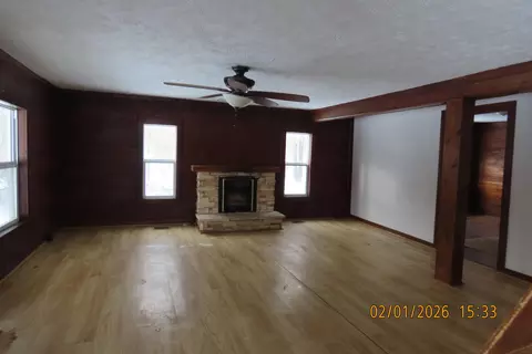 Living - 251 Durington Rd, Buffalo, MO 65622 photo 2 of 4