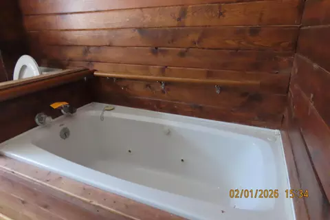 Bath - 251 Durington Rd, Buffalo, MO 65622 photo 2 of 5