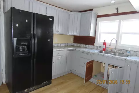 Kitchen - 251 Durington Rd, Buffalo, MO 65622 photo 2 of 3
