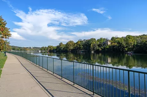 View/Area - 405 W College St, Branson, MO 65616 photo 15 of 16