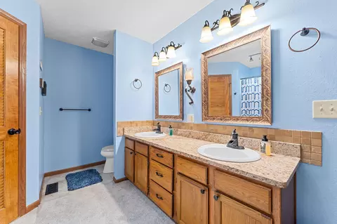 Bath - 123 Primrose Ln, Branson, MO 65616 photo 2 of 3