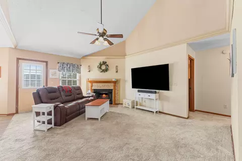 Living - 123 Primrose Ln, Branson, MO 65616 photo 1 of 3