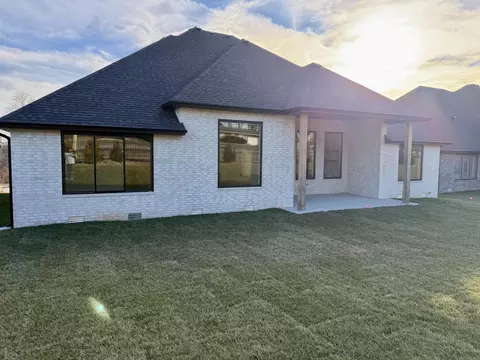 Exterior - 3921 E Woodhue St, Springfield, MO 65802 photo 2 of 3