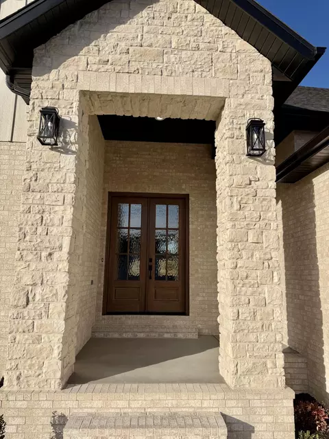 Exterior - 3921 E Woodhue St, Springfield, MO 65802 photo 3 of 3