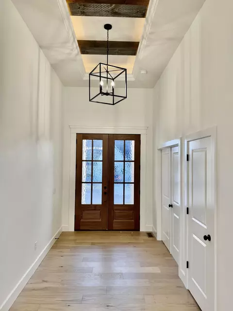 Entry Way - 3921 E Woodhue St, Springfield, MO 65802 photo 1 of 3