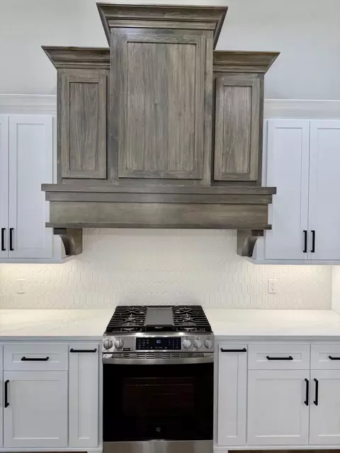 Kitchen - 3921 E Woodhue St, Springfield, MO 65802 photo 4 of 7