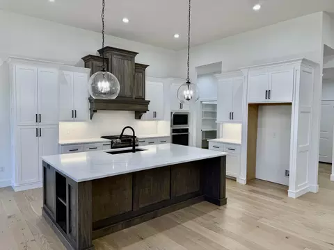 Kitchen - 3921 E Woodhue St, Springfield, MO 65802 photo 1 of 7