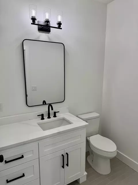 Bath - 3921 E Woodhue St, Springfield, MO 65802 photo 8 of 8