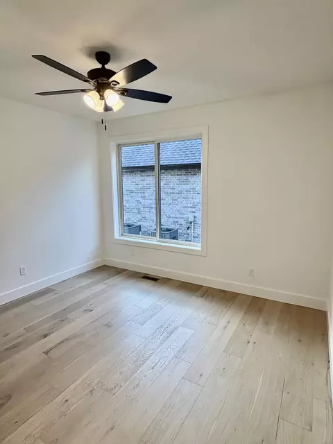 Bedroom - 3921 E Woodhue St, Springfield, MO 65802 photo 2 of 2