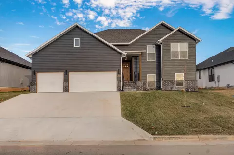 2925 W Teton Dr, Springfield, MO 65810