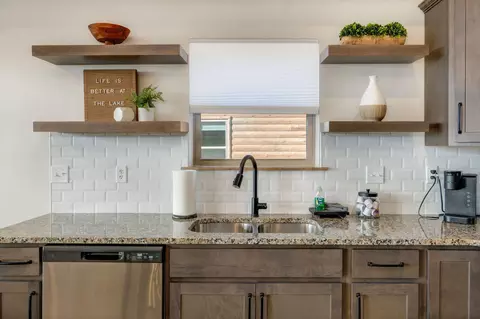 Kitchen - 151 Summer Bay Blvd, Branson, MO 65616 photo 3 of 4