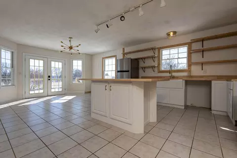 Living - 6419 N Wexford Ln, Springfield, MO 65803 photo 6 of 11