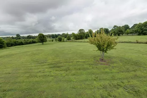 Exterior - 6419 N Wexford Ln, Springfield, MO 65803 photo 5 of 13
