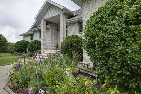 Exterior - 6419 N Wexford Ln, Springfield, MO 65803 photo 3 of 13