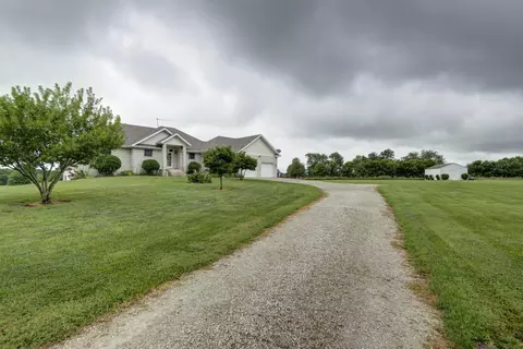 Exterior - 6419 N Wexford Ln, Springfield, MO 65803 photo 4 of 13