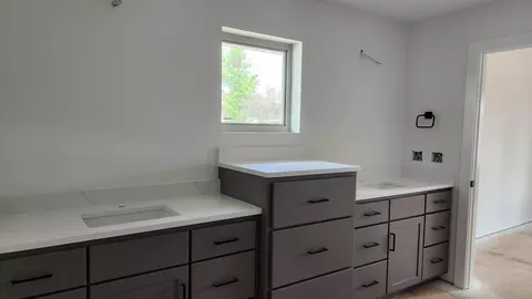 2413 E Swallow St, Springfield, MO 65804 photo 9