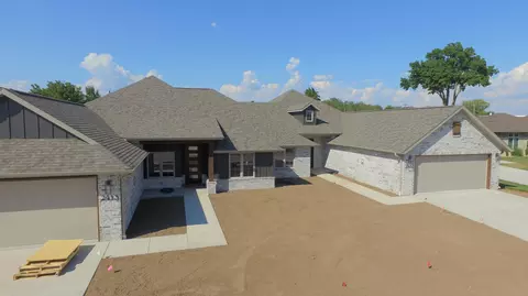 Exterior - 2413 E Swallow St, Springfield, MO 65804 photo 3 of 4