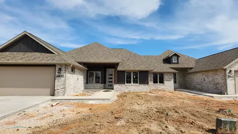 2413 E Swallow St, Springfield, MO 65804 photo 2