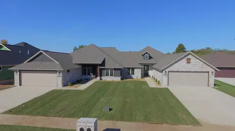 2413 E Swallow St, Springfield, MO 65804