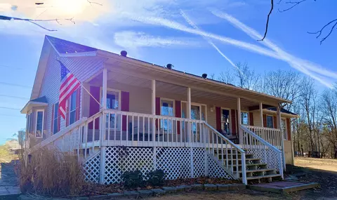 8948 Sunny Slope Ln, Mountain Grove, MO 65711