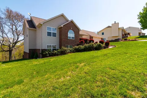 48 Irish Hills Blvd, Kimberling City, MO 65686