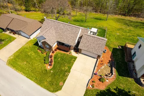 48 Irish Hills Blvd, Kimberling City, MO 65686