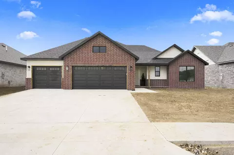1619 S Crepe Myrtle Ln, Springfield, MO 65809