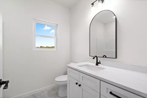 Bath - 136 E Kelce Ln, Republic, MO 65738 photo 4 of 5