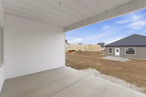Exterior - 136 E Kelce Ln, Republic, MO 65738 photo 3 of 7